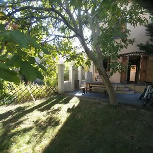  Villa Mon Petit Jardin De